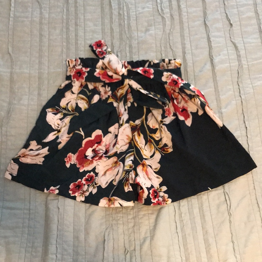 Minit Fashion! Front Tied Fabric Flowy Elastic Floral Shorts NWOT! - Picture 6 of 12